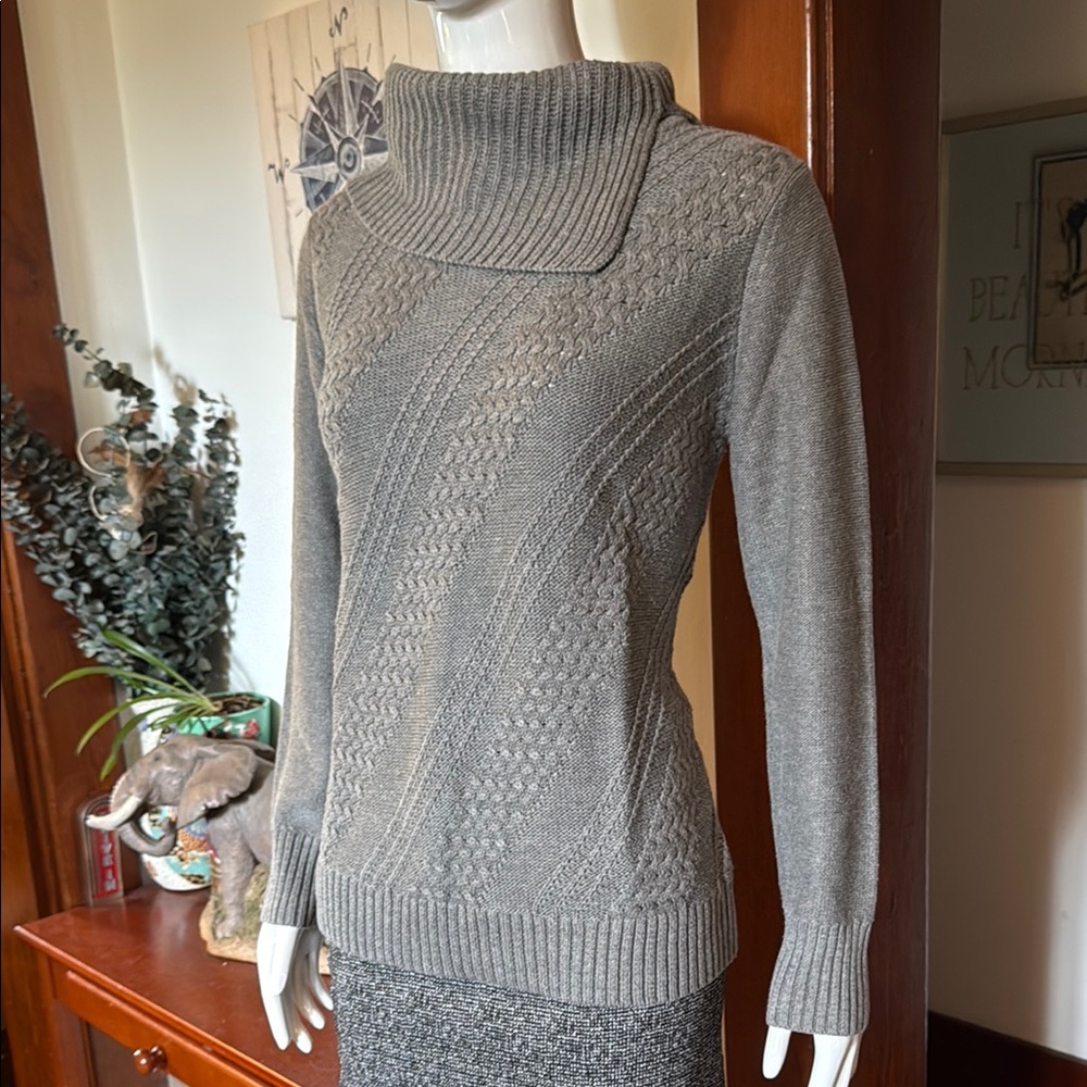 NWT northern reflections size small Gray Women's Sweater